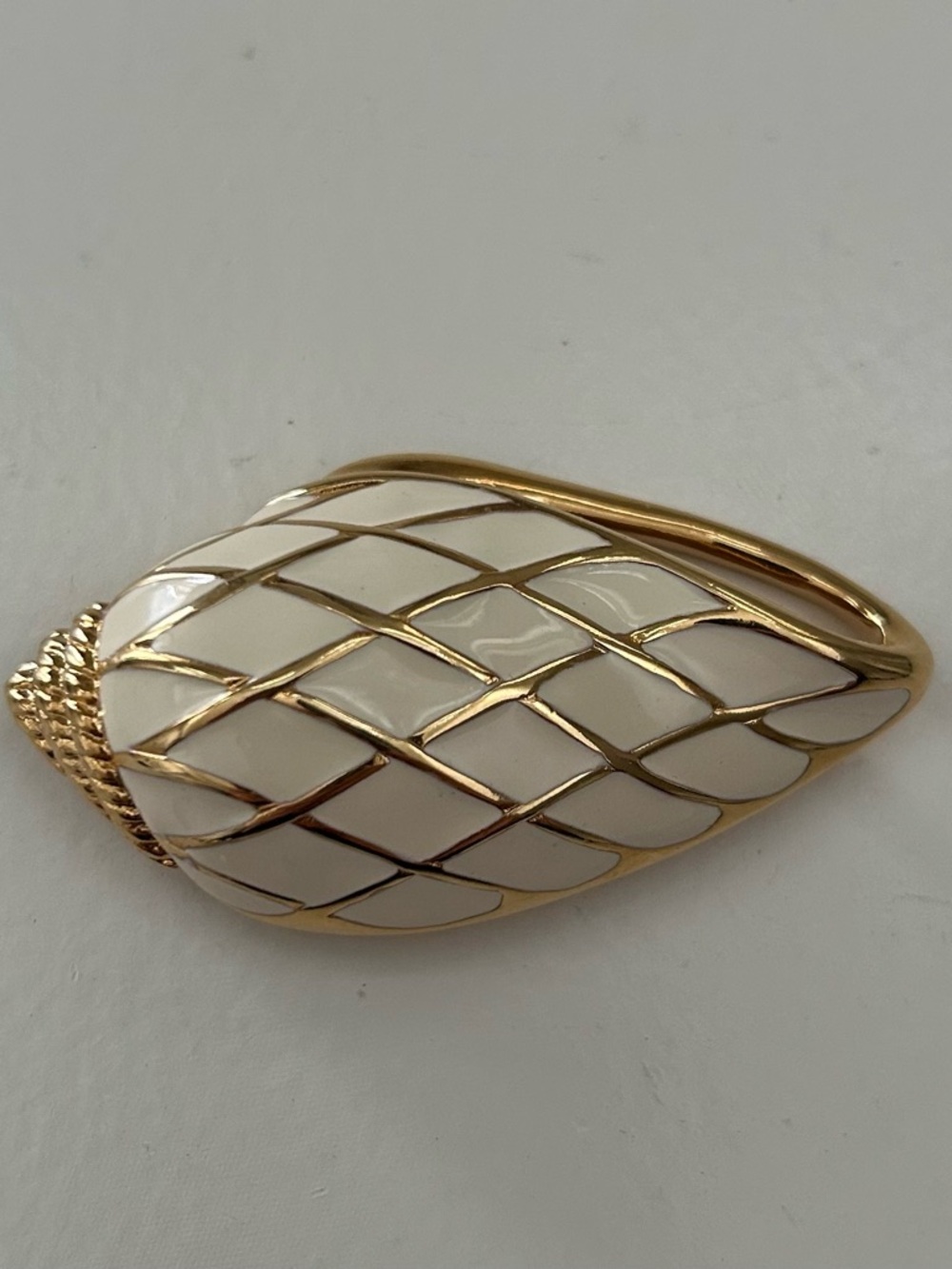 Vintage TRIFARI White Enamel & Gold-Tone Sea Shell